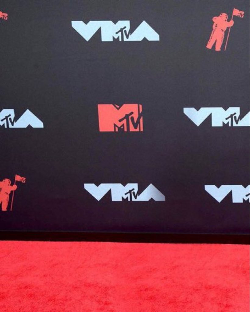 ClBELLY's tweet image. Lana del rey fechou com esse look 😍 #VMA #VMA2021