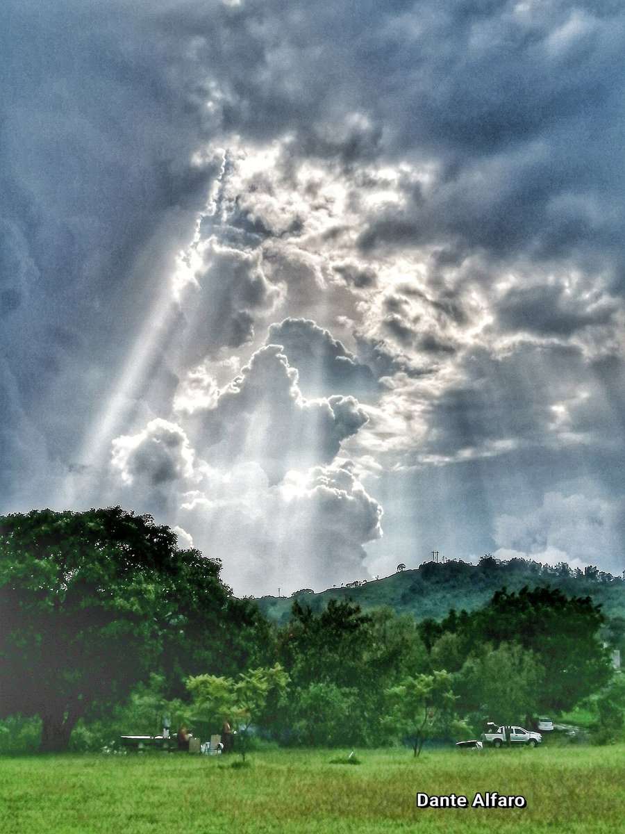 Un pedacito de cielo en El Naranjal #Colima Antes de la lluvia.