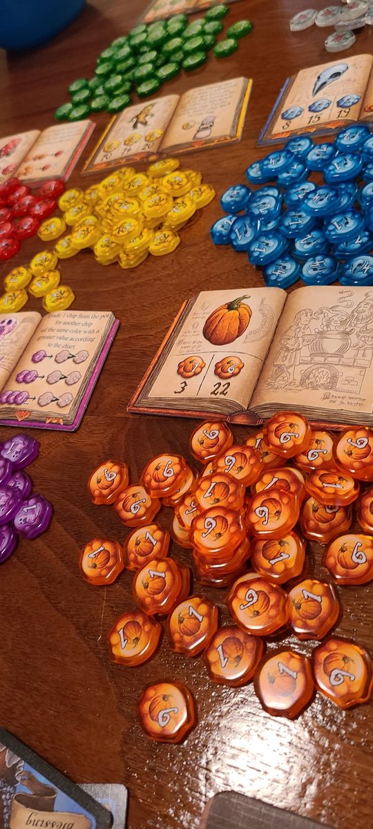 TableIt_'s tweet image. Not sure how we haven&apos;t posted about Quacks of Quedlinburg before. It&apos;s one of our all time favorites! Building a bag of ingredients for your potion and pushing your luck as you add them to your cauldron. Played with the Alchemists expansion and had another great night with this!