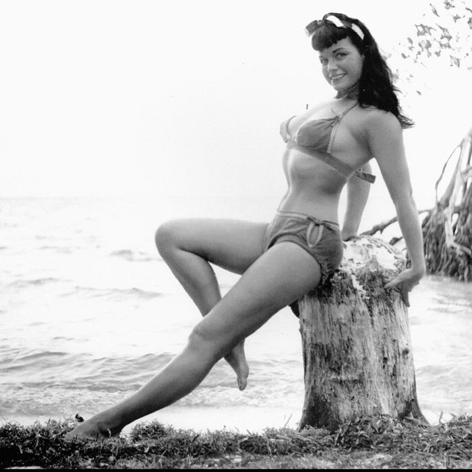 💖Pretty Bettie with a bow on top 🎀   #queenofpinups #bettiepage #fitness #vintagelook #pinup #retrostyle<a href="/tag/queenofpinups"class="tags">#queenofpinups</a><a href="/tag/fitness"class="tags"><span>#fitness</span></a><a href="/tag/pinup"class="tags"><span>#pinup</span></a><a href="/tag/bettiepage"class="tags"><span>#bettiepage</span></a><a href="/tag/1950s"class="tags"><span>#1950s</span></a><a href="/tag/vintagelook"class="tags"><span>#vintagelook</span></a>