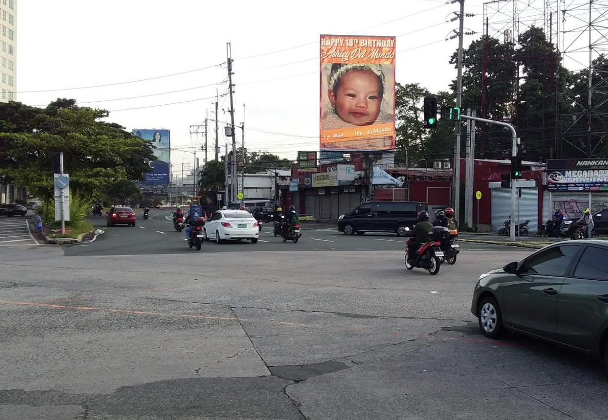rovvxnics's tweet photo. Hello Katipunan at sa cute na bata na nasa LED omggg! 

ASHLEY TURNS EIGHTEEN 
#ASHLEYXVIII | @lallainashley https://t.co/cw5h1taUi7
