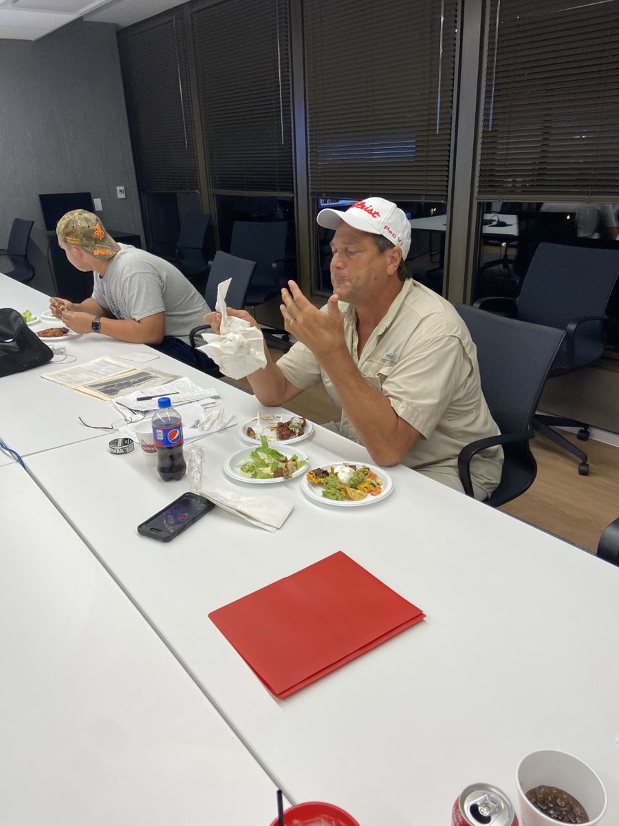 WGNRadioSports's tweet photo. Special thanks to @TheFifty50Group @TheFifty50  for serving Hamp &amp; OB dinner tonight! Everyone check them out on 2047 W Division St, Chicago, IL 60622 -- https://t.co/uMyPKAMuaf https://t.co/nOJkFddcCJ