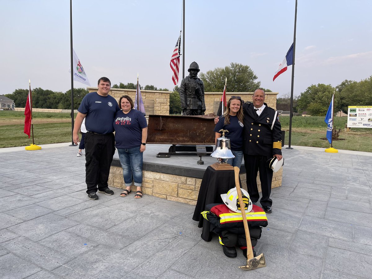 Lisa_Bradley's tweet photo. 9/11 Memorial Dedication by LeClaire Fire. Placing of the I-beam received from the World Trade Center during ceremony. Memorial includes 7ft firefighter statue and wall with the names of the 343 firefighters that gave their all that day. @denisleary @DMRegister @NYFD @TODAYshow https://t.co/KvWP0me07q