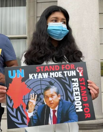 lae_thar's tweet photo. Burmese &amp; some Irish people held Global Burmese Spring Revolution in front of the Office of Minister of Foreign Affairs, Dublin to recognize @KyawTun62907405 at @UN assembly.

#KyawMoeTunRepresentsMyanmar
#Sep13Coup 
#WhatsHappeningInMyanmar https://t.co/caLFeiHY1Z