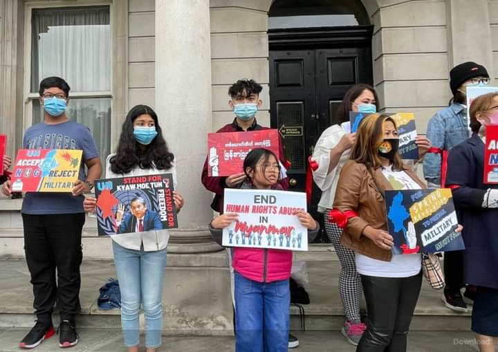 lae_thar's tweet photo. Burmese &amp; some Irish people held Global Burmese Spring Revolution in front of the Office of Minister of Foreign Affairs, Dublin to recognize @KyawTun62907405 at @UN assembly.

#KyawMoeTunRepresentsMyanmar
#Sep13Coup 
#WhatsHappeningInMyanmar https://t.co/caLFeiHY1Z