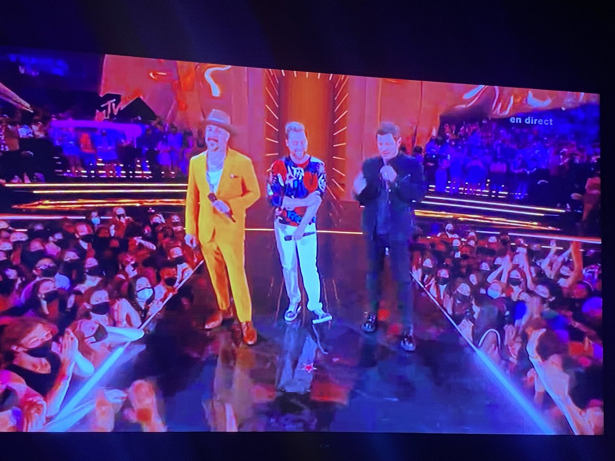 djecee's tweet photo. L to R: AJ fron Backstreet Boys, Lance Bass from NSYNC and Nick Lachey from 98° on the same stage at the #VMA  2021 presenting the award for best K-POP band! 

#BoyBand #GoodAllDays https://t.co/DPXJKPcpHl