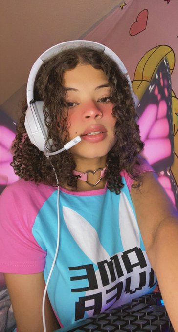 what would you most like to watch me stream on twitch? 🥰 https://t.co/VV9UykkTFF<a href="/tag/raven"class="tags"><span>#raven</span></a>