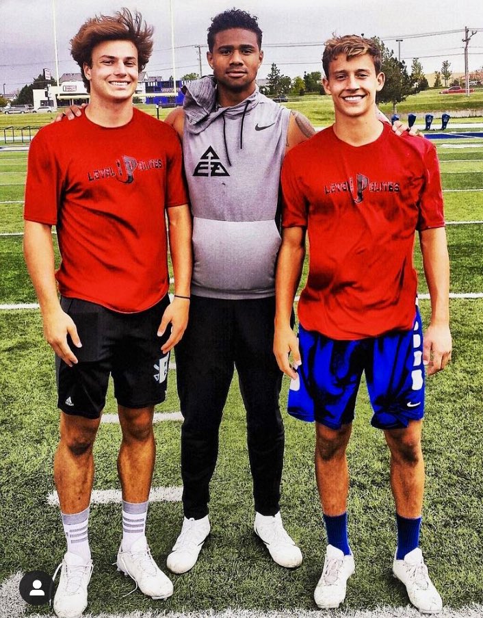 RossApoWR_EZ's tweet photo. The work these men put in on their OWN outside time came to light, and definitely pays off‼️

I am very grateful &amp; truly blessed to be able to work with such motivated athletes every year🙌🏾 
Stay on your grind &amp; never let off the gas fellas‼️
#The1Percenters #AG2G https://t.co/yAIPuHvedb