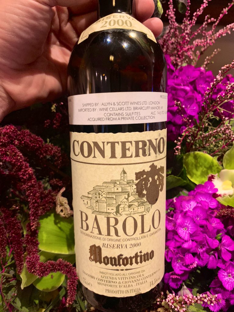 So_mmel_ier's tweet photo. 00 Conterno Monfortino #Barolo is monumental. Luscious, concentrated fruit buttressed by juicy acid &amp; ripe tannin. Strawberry tart, dried cherry, grape bubblegum, balsamic, sandalwood, black tea, mint, rose. Improves over 10. Keep 35+ 🔥 #wine #winetasting #winelover #sommelier https://t.co/6hRLVNwKf5