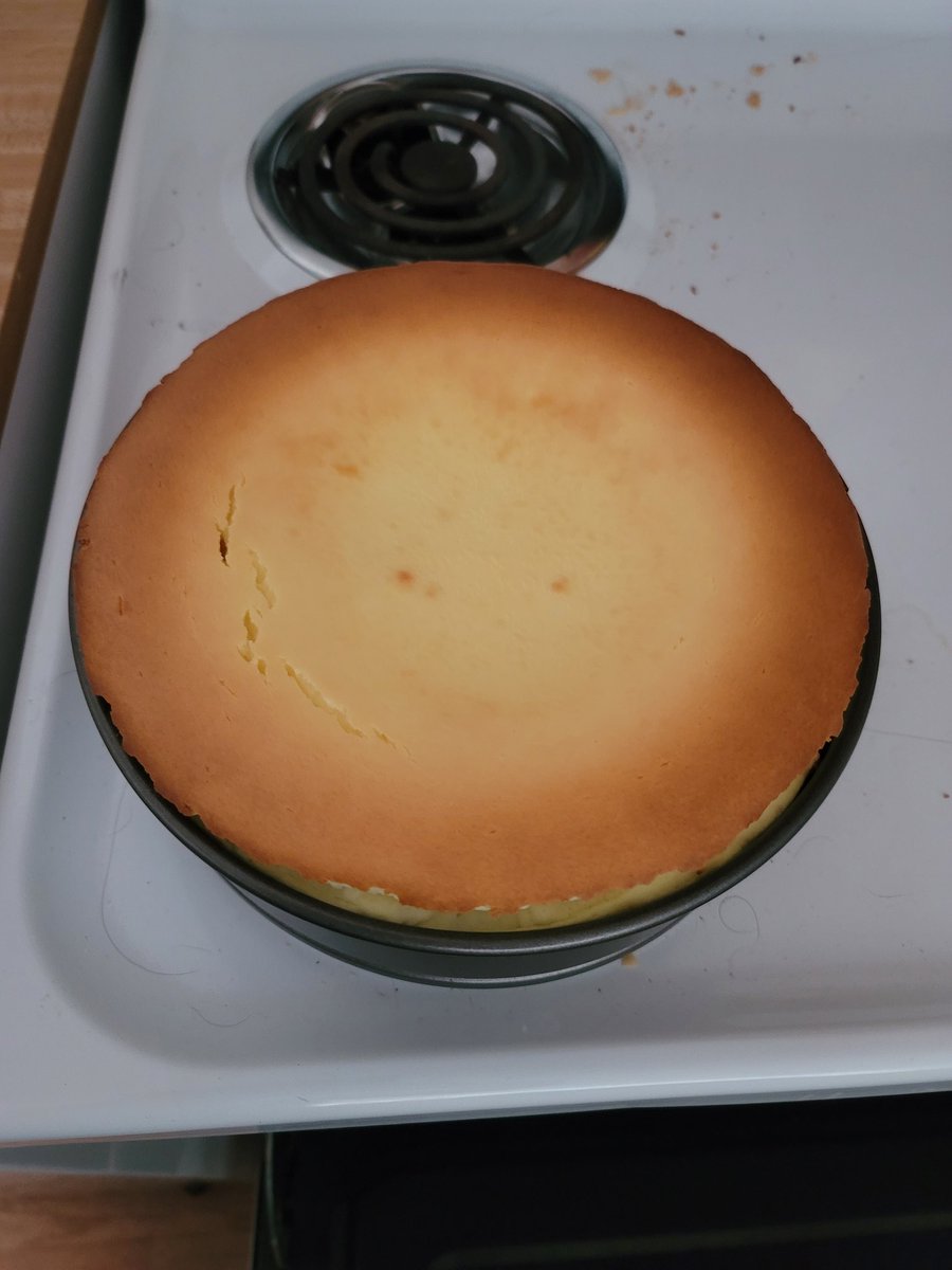 Goose289982's tweet photo. Trying to buy a new mixer for myself after the one I had for 15 years died, but can't find a kitchenaid cobalt blue 5 qt artisan mixer anywhere. Any chance they'll be back in stock by September 22nd @KitchenAidUSA? I need to bake several homemade cheesecakes this year! https://t.co/0AtpuiuVT0