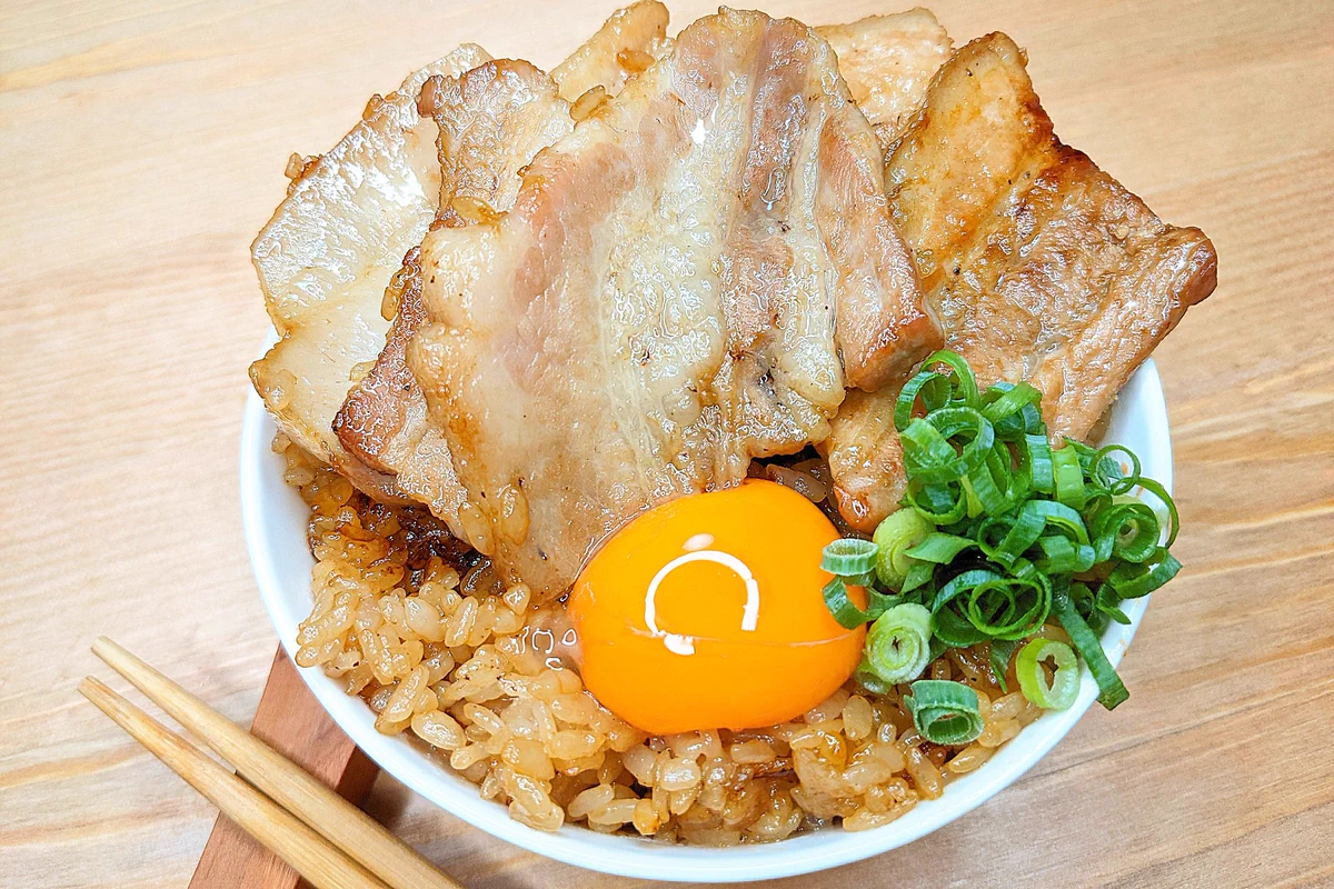 超絶品レシピ！悪魔の豚バラ油飯で豚丼の虜に⁉