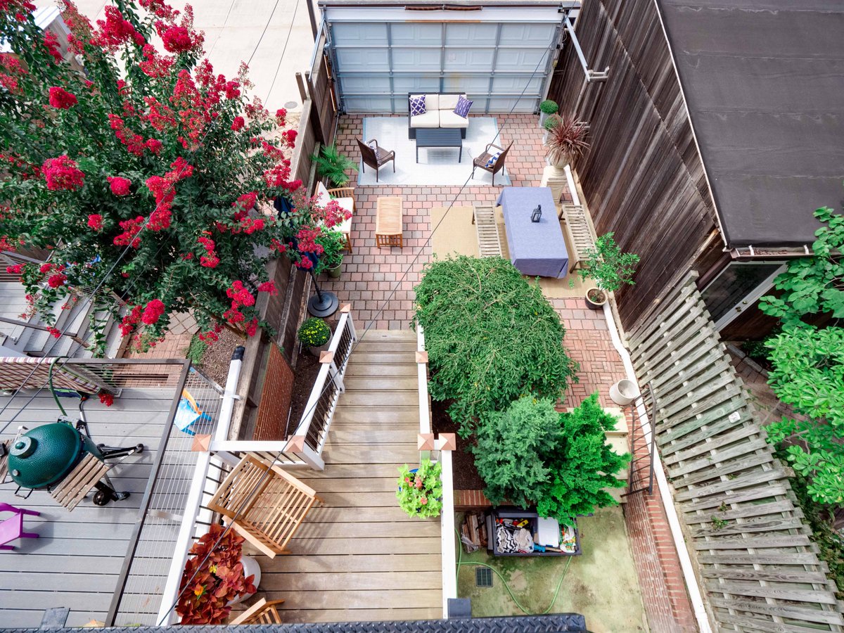 MILLION DOLLAR LISTING
$2.15 Million
#CapitolHill

Addy: 221 11th Street SE, Washington, DC 20003

#FireToga #DCRealEstate #MillionDollarListing