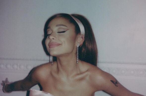 rainydaymaroon's tweet image. normally wouldn’t use this kind of hashtag but they deserve better. 

also, you shouldn’t claim to be fan-voted then pick and choose whether you actually listen to that or not?! isn’t the whole point of this to see what the actual fans think?! #VMASAreOverParty