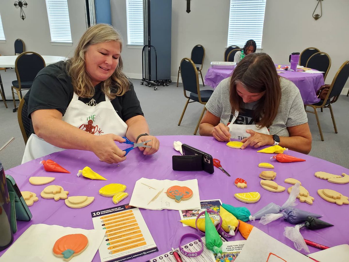 CookiesbySusan's tweet photo. #cookieclass raised of over $800 to #endalz @alztex @alzassociation #cookiesforcharity https://t.co/tmJyehkZv1