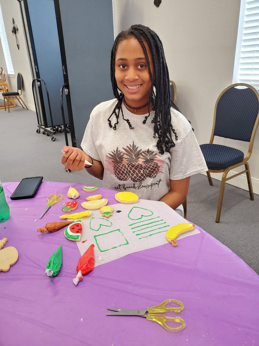 CookiesbySusan's tweet photo. #cookieclass raised of over $800 to #endalz @alztex @alzassociation #cookiesforcharity https://t.co/tmJyehkZv1