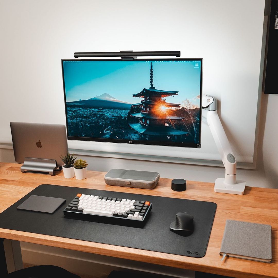 iSetupsCo's tweet photo. Feeling this 🤩

⌨️ @KeychronMK K2
🖱 @Logitech MX Master
🧳 @Orbitkey Nest
💻 @Apple Macbook Air

https://t.co/1ETp38Wqr5 https://t.co/0wcyyliErG
