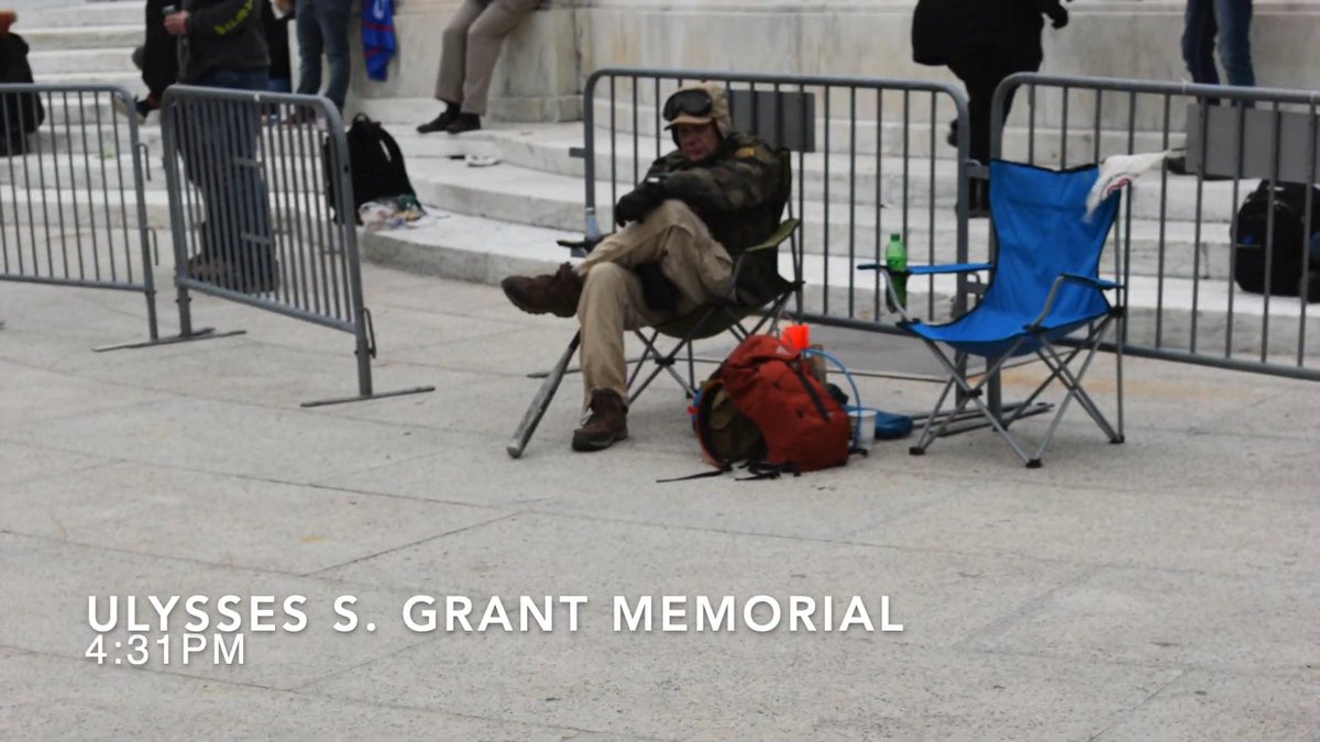 DianthaSol's tweet photo. Posting pics from this timestamped video @Chirparrooo found, of the West side of the Capitol about 4:30-6:30pm, as LEOs force the mob slowly off grounds... they didn't go easily! In time order. Mix of photos and video. Metro directions pic 4. #MusterMan 1/
https://t.co/D0BWayyVd5 https://t.co/6VpH3nL401