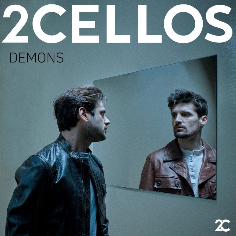 2CELLOS_Japan's tweet photo. ＝初回盤💿封入特典のご紹介＝

いよいよ今週発売！#2CELLOS の3年ぶり新アルバム『デディケイテッド』国内盤CDの初回仕様のみ特典「3種類のジャケット・シート」が封入されています🎻🎻

絵柄はこちら！

✓壁に貼って2人を眺める
✓お友達におススメする
✓持ち歩く

等…使い方はあなた次第✨