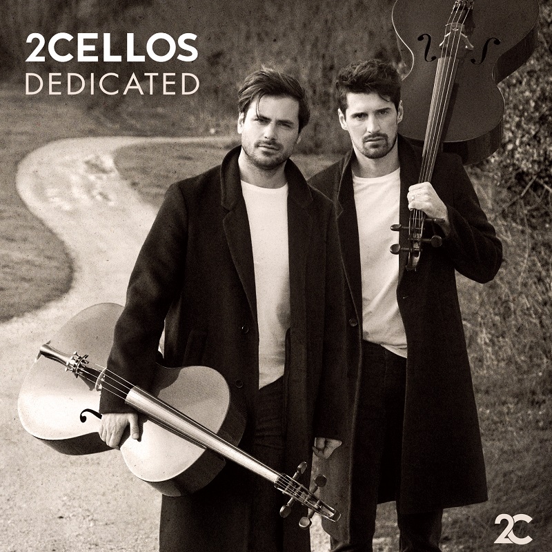 2CELLOS_Japan's tweet photo. ＝初回盤💿封入特典のご紹介＝

いよいよ今週発売！#2CELLOS の3年ぶり新アルバム『デディケイテッド』国内盤CDの初回仕様のみ特典「3種類のジャケット・シート」が封入されています🎻🎻

絵柄はこちら！

✓壁に貼って2人を眺める
✓お友達におススメする
✓持ち歩く

等…使い方はあなた次第✨