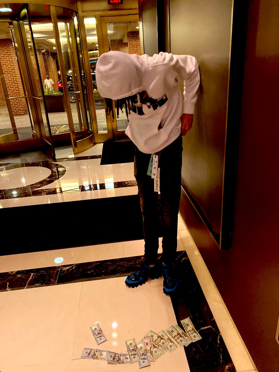 100kplayss's tweet photo. We Da Reason Why His Momma Cant Stop Cryin😢 We Da Reason Why Da Opps Keep On Dyin☠️ https://t.co/cqGeBaQ7ye
