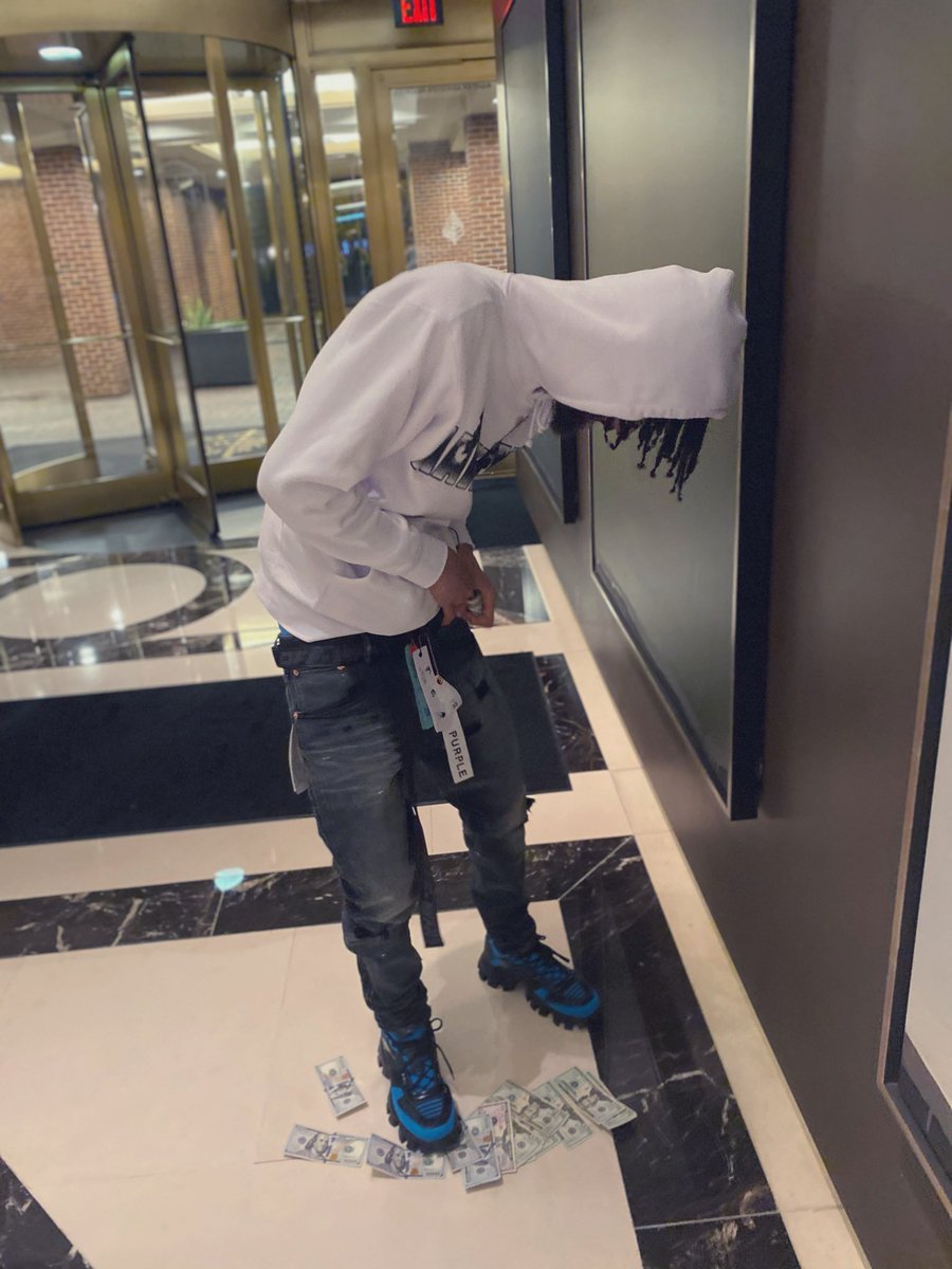 100kplayss's tweet photo. We Da Reason Why His Momma Cant Stop Cryin😢 We Da Reason Why Da Opps Keep On Dyin☠️ https://t.co/cqGeBaQ7ye