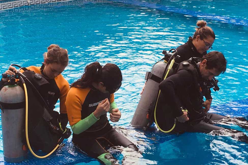 DeepMexico1's tweet image. PADI (Junior) Adventure Divers who are at least 12 years old and have completed the Underwater Navigation Adventure Dive may enroll in a Rescue Diver course.

Know more : bit.ly/2X6MamJ
Write us by email : info@deepmexico.com

#DeepMexico #deepmexicodive #padicourses