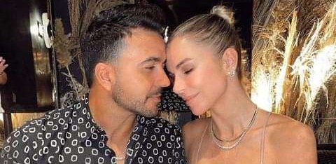 Después de siete años de casados <a href="/LuisFonsi/">Luis Fonsi</a>   demostró que sigue tan enamorado de <a href="/AguedaLopez21/">Águeda</a>   cómo desde el día en que se conocieron. ❤️😍🥰