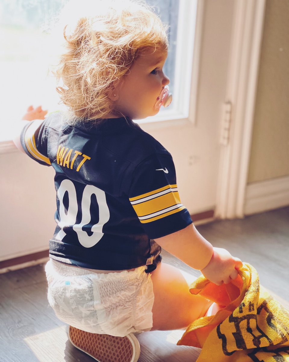 ChadHudecki's tweet photo. @_TJWatt meet your biggest fan, Elli from Texas!  She waited all week to wear #90 and now refuses to take it off!  Congrats on the W and thanks for inspiring little girls across #SteelersNation. #Steelers #NFL #Watt #SteelCity https://t.co/2Y3B0uWmmf