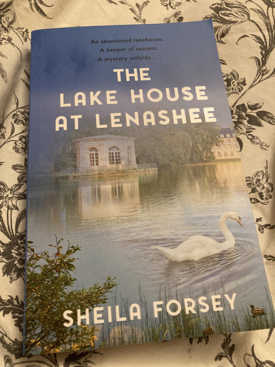 margaretbmadden's tweet image. Back on home turf and digging into some historical fiction @SheilaForsey  #LakeHouseAtLenashee @poolbegbooks