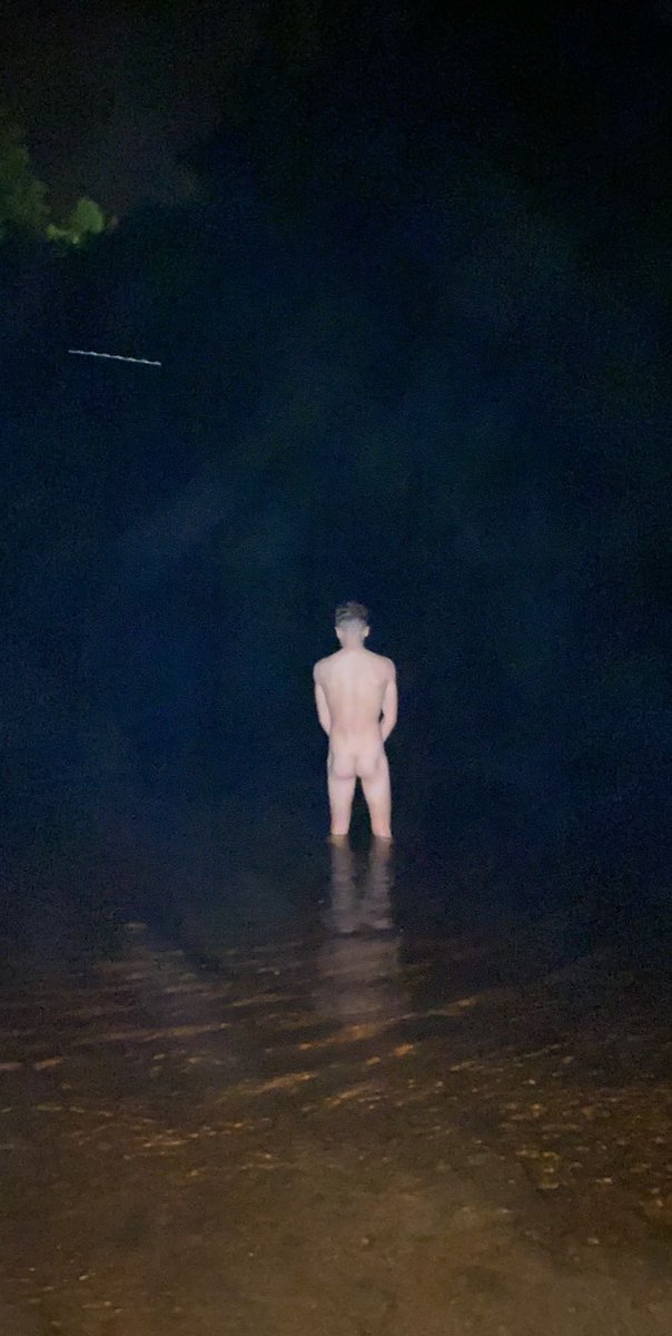 TwinkUk18's tweet photo. Does anyone else think hot weather makes you more horny ?? Summer nights with straight mates always end up fun 😜 https://t.co/O0VwpIIBLO