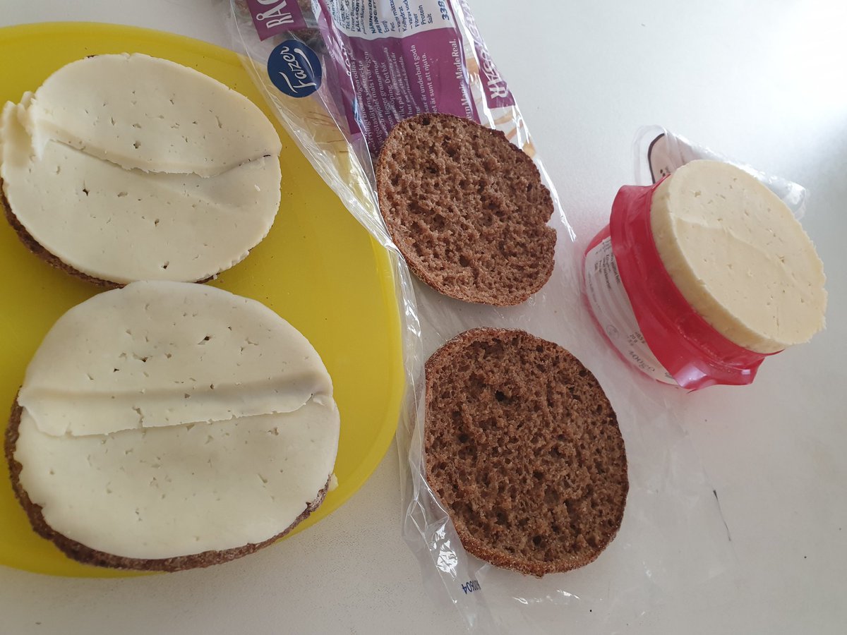 orritomasson's tweet photo. Ég var í dag gamall þegar ég fann loksins ost og brauð sem passar fullkomlega saman. 

#mlia https://t.co/jqDS6v1rWc