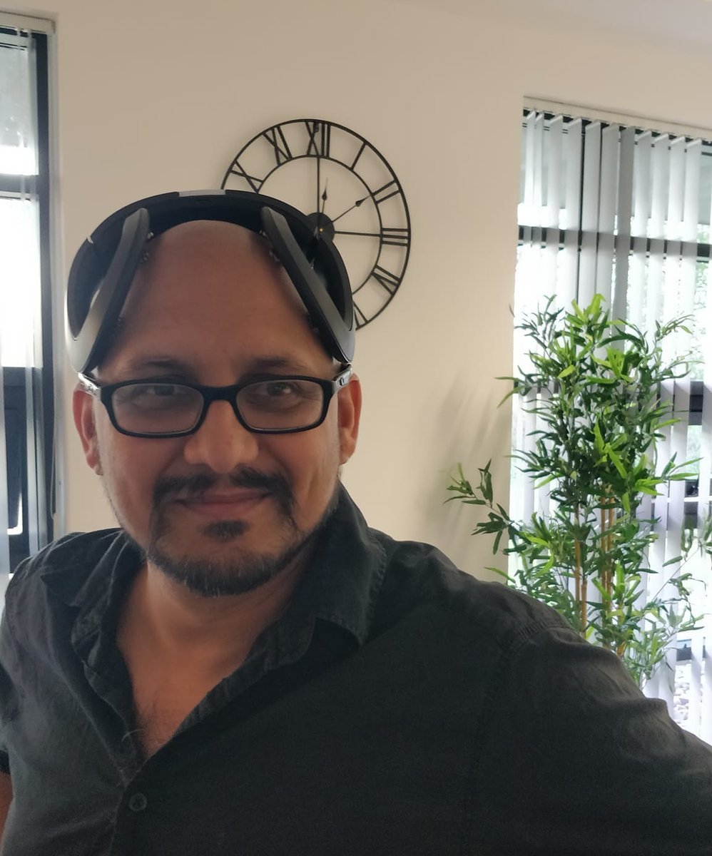 🧠@Albinomosquito testing the <a href="/neurosity/">Neurosity</a> Crown #EEG headset at the <a href="/MakerCobot/">@MakerCobot</a> launch. We were thrilled to screen our brain-controlled film for an in-person audience!

📽️Twitch show w/ live music 25 Sept 20:00BST/14:00CST bit.ly/2YvTQjb 

<a href="/UoNComputerSci/">Computer Science, Uni of Nottingham</a> <a href="/TheOfficialMRL/">Mixed Reality Lab</a>