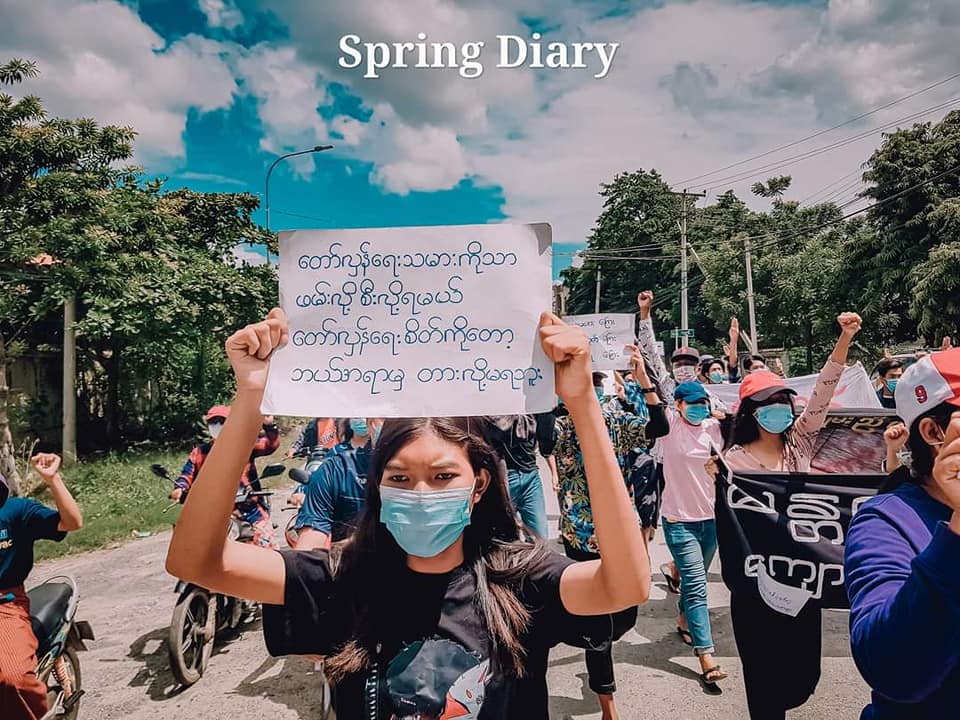 IrrawaddyNews's tweet photo. Young activists from different parts of #Mandalay teamed up on Monday at noon to press their demands for democracy. (Photo: Spring Diary)

#WhatsHappeningInMyanmar https://t.co/4IIUx6erUK