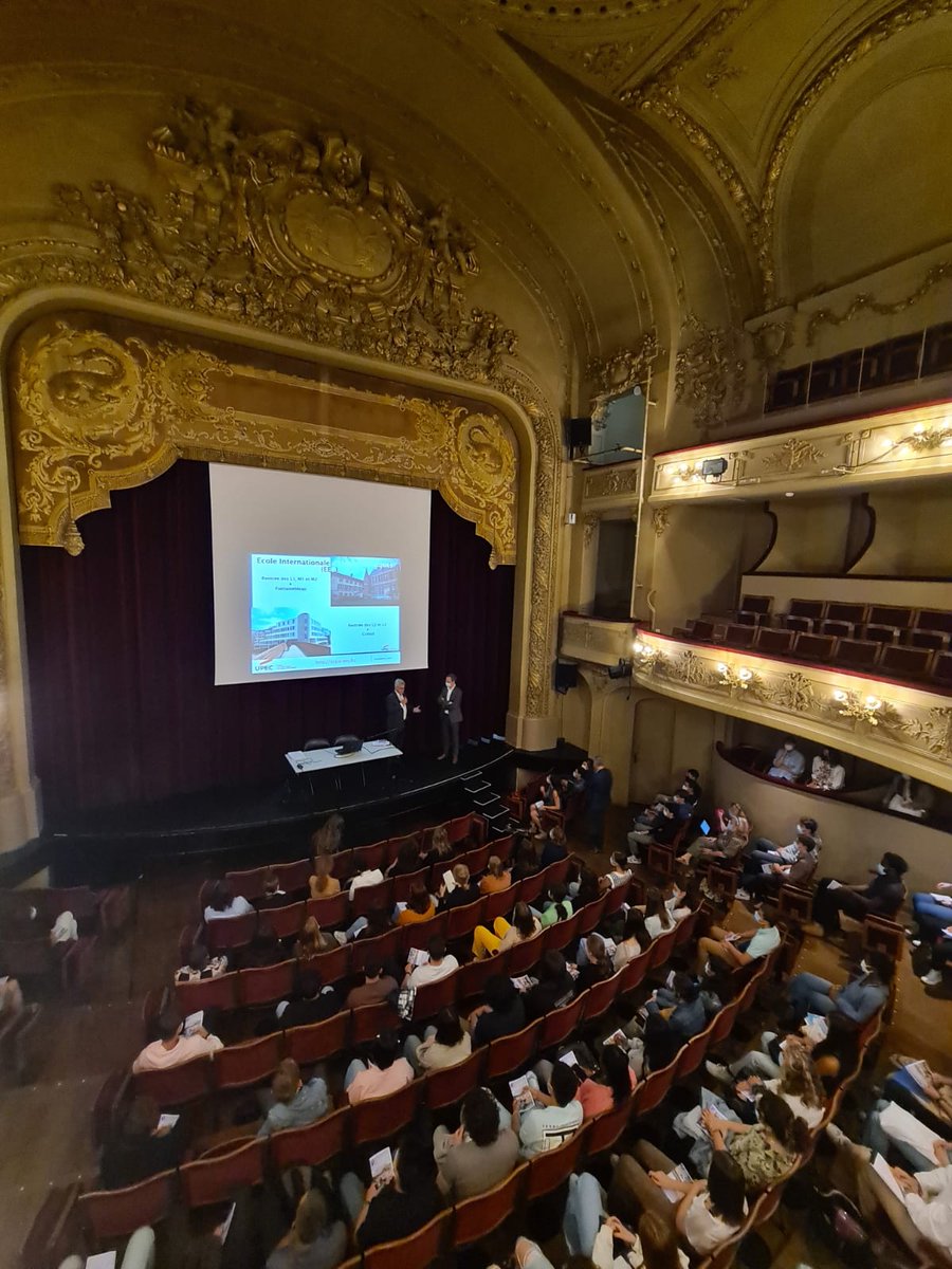 fredvalletoux's tweet photo. C'est la rentrée à #Fontainebleau pour les étudiants de L1 en sciences po. Je suis heureux d'accueillir au Théâtre ces 1ers étudiants @EEP_UPEC @UPECactus avant ceux de masters. Un jour important pour #Fbleau: une 1ère rentrée universitaire, nvelle pierre du #FontainebleauCampus https://t.co/3HGZjmqldb