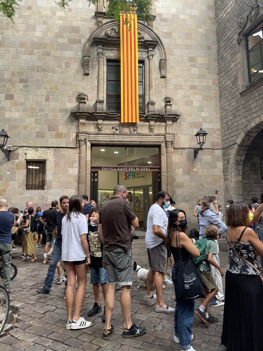 NeriAfa's tweet photo. #JaSomAqui!!!! FELIÇ PRIMER DÍA D’ESCOLA!!! Comencem un nou #curs plens d’entusiasme!!!! https://t.co/kqc15fKeKz