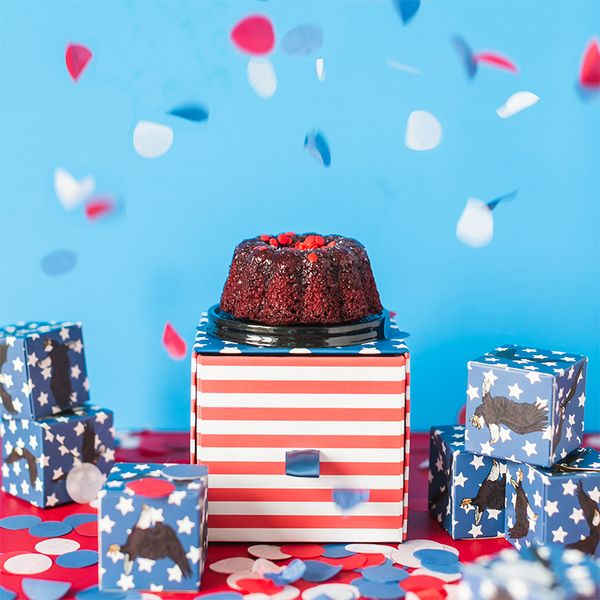 Stars &amp; Stripes Confetti Pop Box

Our new Confetti Pop Box is the perfect way to celebrate your loved ones! 🎉 The reusable cubes inside launch a shower of confetti before revealing your choice of one of our signature cakes underneath.
sendacake.com/stars-stripes-…