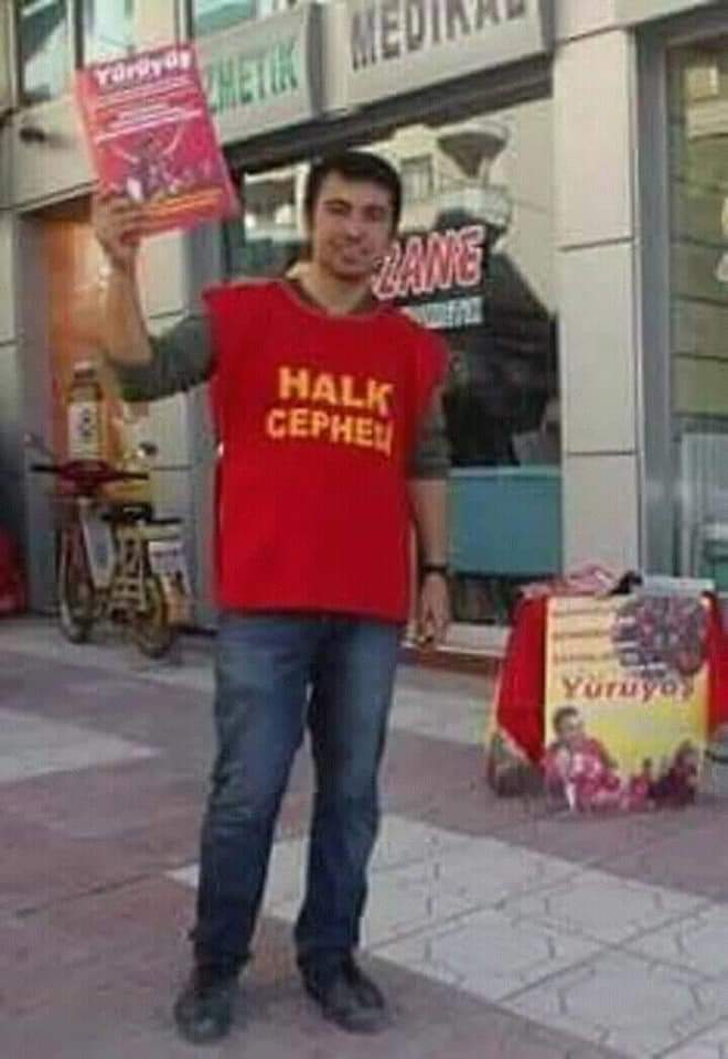 Üç sene önce bugün bir yıldız daha kaymıştı aramızdan!...
Bir delikanlı bir Dev Genç'liydi... Yıldızlara bakıp,kendi geleceği için hayal bile kuramadan,resmi bir kurşun ile katledildi!
Biz unutmadık,siz de unutmayın!
#İbrahimDevrimTop