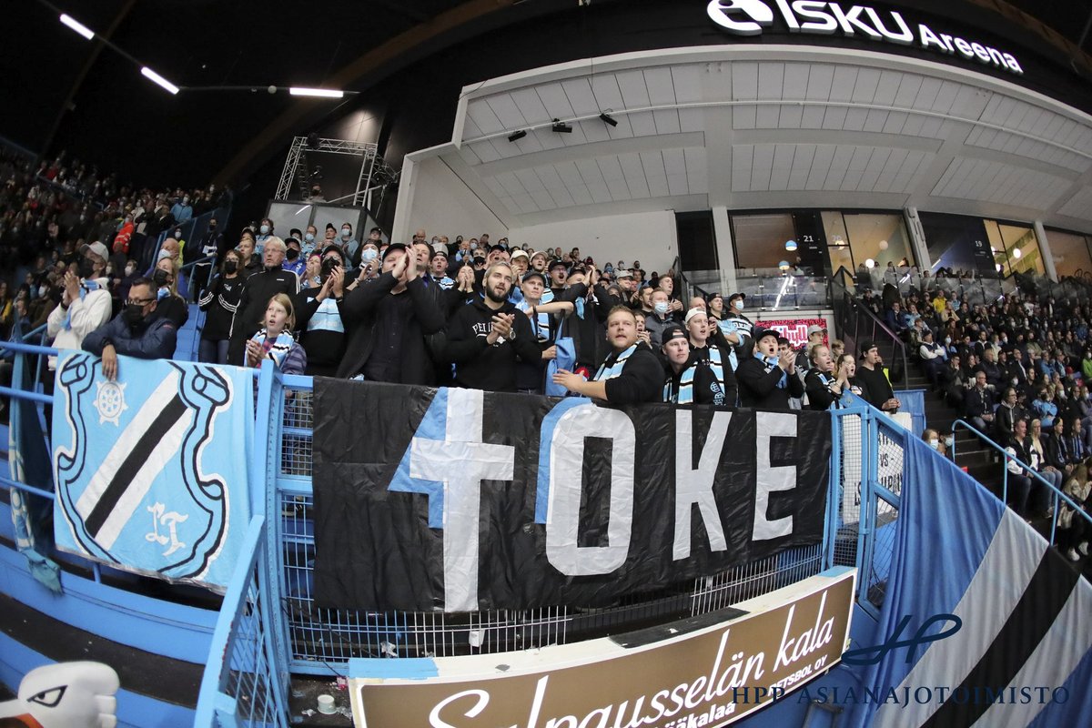 lahdenpelicans's tweet photo. Lauantai oli upea päivä, lopputuloksesta huolimatta.💙 Kotiyleisön paluuta Isku Areenalle oli odotettu kauan ja heti ensimmäisessä ottelussa muistettiin minkälainen yleisö meillä Lahessa on. 😍

Ottelukuvat tarjoaa: HPP Asianajotoimisto.

#PelicansFi #Liiga #HIFK https://t.co/02MnEPf09p
