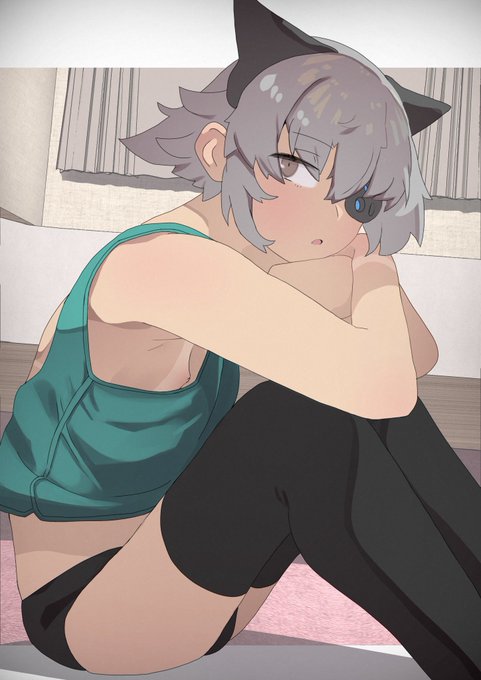 日焼け跡の胸チラ 