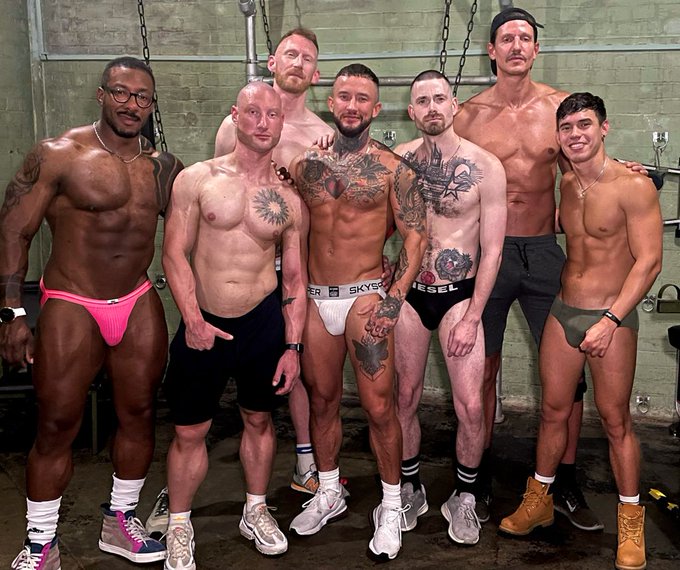 So uhh how was your Sunday? 😋 https://t.co/JeDTkzM01B