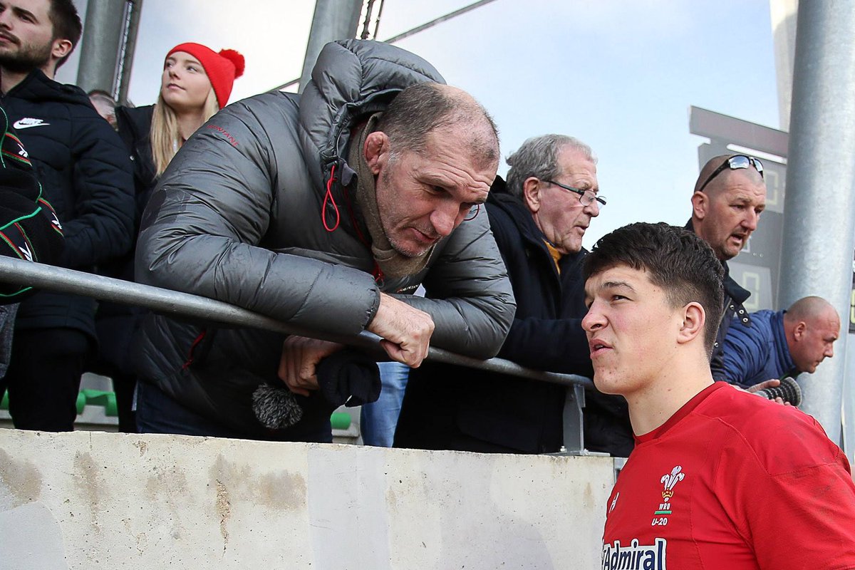 WelshRugbyUnion's tweet photo. ❝A wonderful player and person❞ 

Tributes pour in for the much-loved Owain Williams, an Arms Park legend, who has passed away: https://t.co/CRgvixTy9p 

Cysga'n dawel, Owain ♥️ https://t.co/yPkLeNp8JO