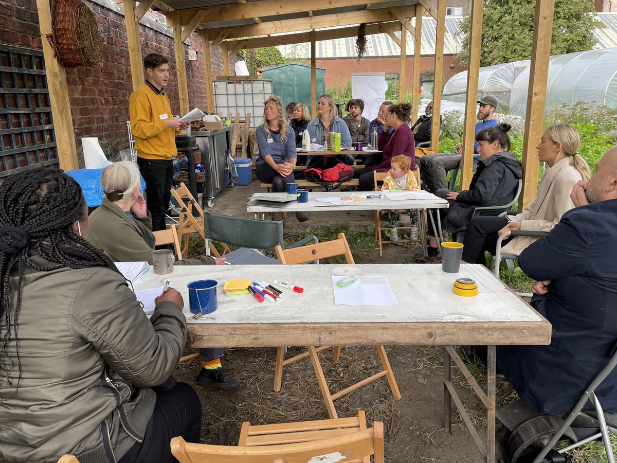 shared_assets's tweet image. … and Rob from @UKSustain giving an intro to the #fringefarming project which is working to expand peri urban farming in Glasgow, Bristol, Sheffield &amp;amp; London

Read more about it here:
sustainweb.org/foodandfarming…