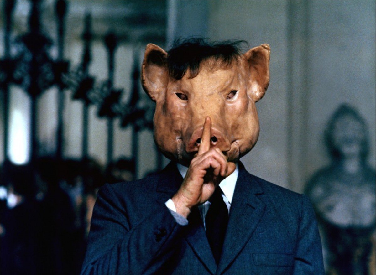 Ложь стала образом жизни миллиардеров: спекулятивная эксплуатация, за которой следует пустая гуманитарная озабоченность ее катастрофическими последствиями, за которые в первую очередь ответственен их безжалостный капитализм.

© Славой Жижек