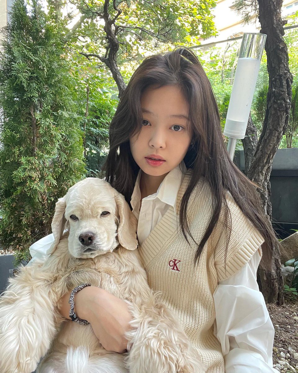jxnini_rubyjane's tweet photo. With Kai the dog. 🐩 https://t.co/j0p8QKd1vp