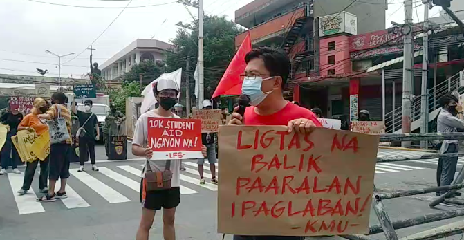 "Nakikiisa tayo sa mga kaguruan at estudyante sa isyu ng edukasyon na hindi tinutugunan ni Duterte. Bilang mga magulang, kasama kaming nagdurusa na hindi makabalik sa eskwela ang mga anak"
 — <a href="/KaJeromeAdonis/">Jerome Adonis ✊</a>, <a href="/kilusangmayouno/">Kilusang Mayo Uno</a>