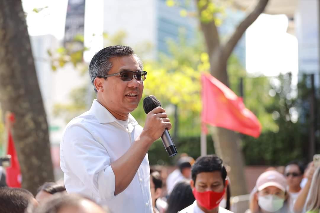 KayZun13's tweet photo. A protest rally in support of @KyawTun62907405 was held at the Dag Hammarskjöld Plaza (East 47th St. &amp; 1st Ave.) near the United Nations Headquarters in #New_York, United States of America.
#Sep13Coup
#UN_RecognizeNUG 
#KyawMoeTunRepresentsMyanmar
#WhatsHappeningInMyanmar https://t.co/hlNaBqiCeJ