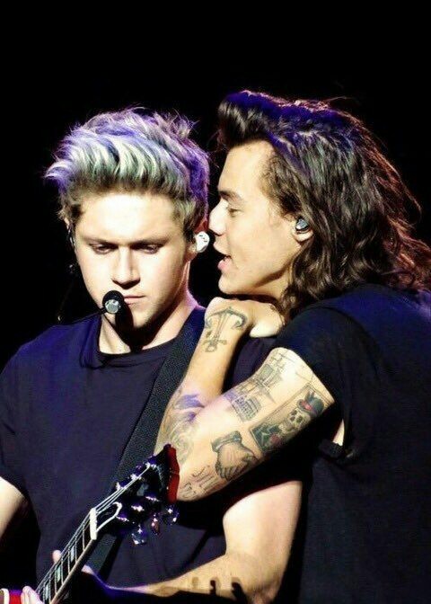 2harrysmiles7's tweet photo. Happy Birthday Niall Horan! (28) https://t.co/x0LARyfRtl