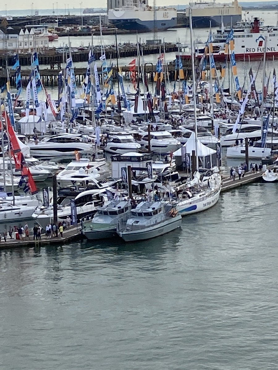 HmsScimitar's tweet photo. What a weekend!
We hosted over 1,000 people at Southampton Boat Show (not all at once)!
Great opportunity to inform the public on @HmsScimitar & @HmsSabre's almost 30 years service.
If you missed us we're here for another week!
@CdreRBellfield
@CdrJamieWells
#ScimForTheWin https://t.co/SgQMcVUkLs
