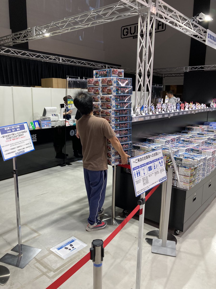絶賛拡散中 必見 ガンダムベースに現れた転売ヤーの行動が話題に オッサンの向こう側
