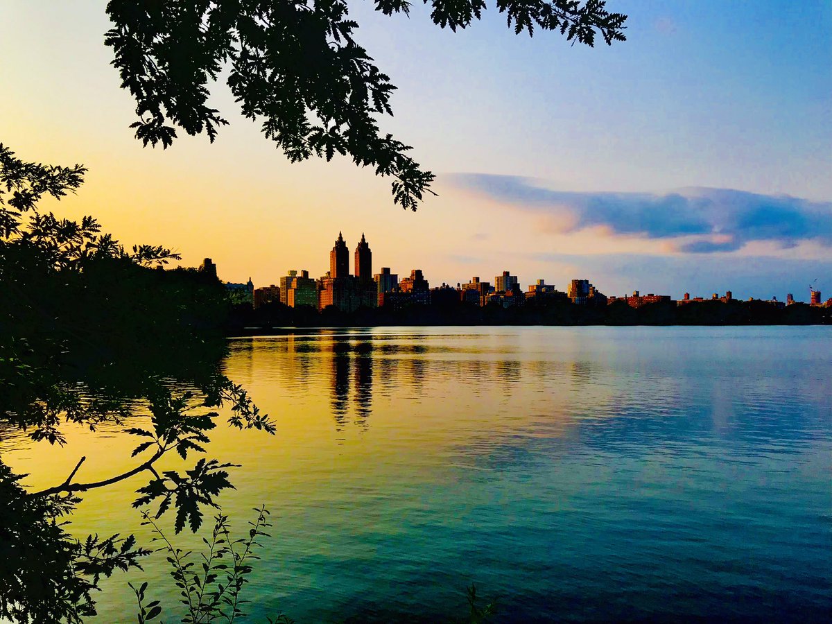 ナカムラクニオ Kunio Nakamura 実はアメリカにいると英語がなかなかうまく伝わらないことが多くもどかしい コーラを頼んだらコーヒーが出てきたし Nhk Worldで6年も英語番組を担当していたと思えない 修行しなおさないと と夕陽をみて誓った